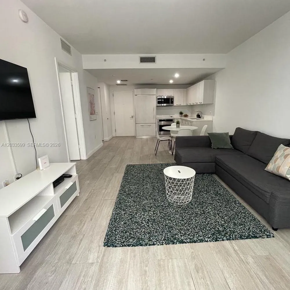 45 SW 9th St #1407 Miami, FL 33130