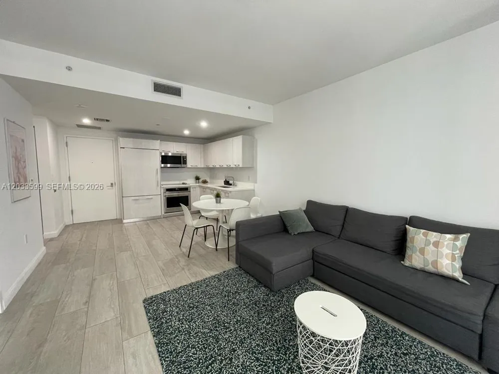 45 SW 9th St #1407 Miami, FL 33130