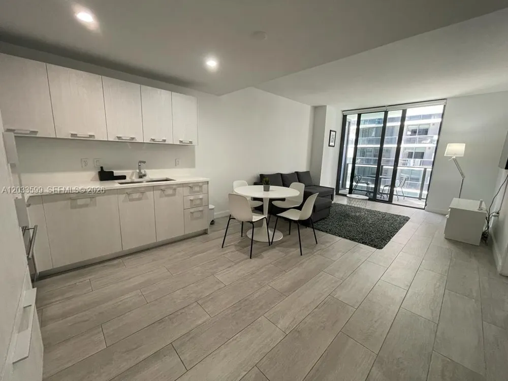 45 SW 9th St #1407 Miami, FL 33130