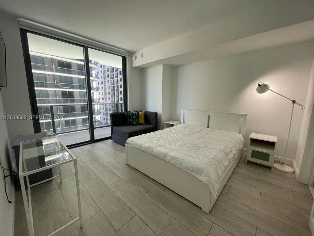 45 SW 9th St #1407 Miami, FL 33130