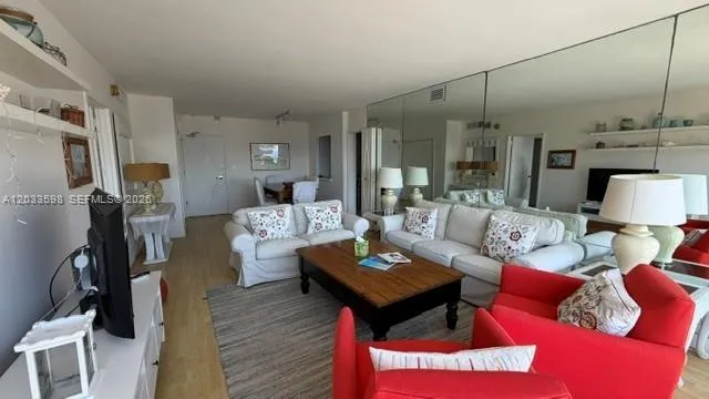 5161 Collins Ave #1702 Miami Beach, FL 33140