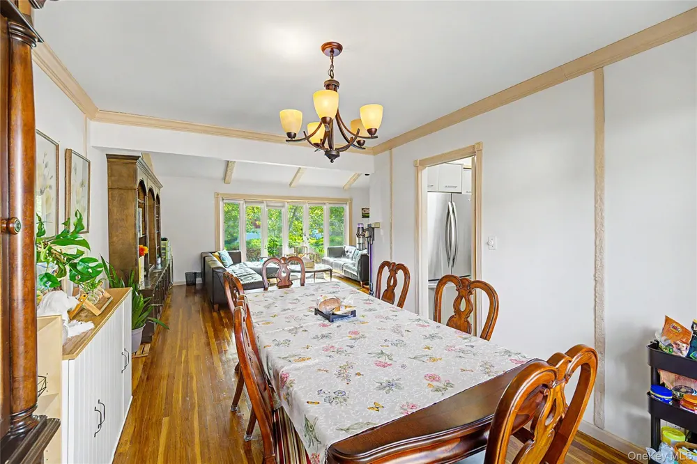 105 Serpentine Lane Albertson, NY 11507