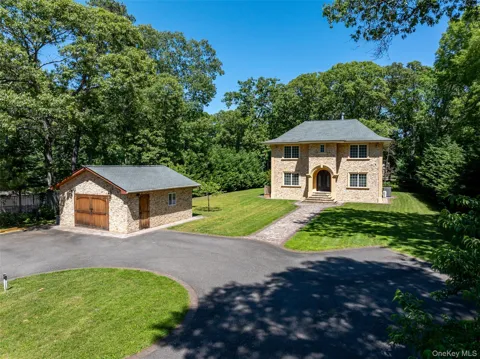 225 Old Willets Path