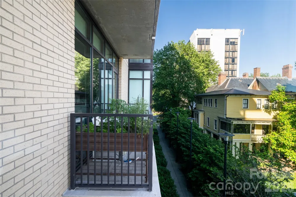 60 unit #302 Market Street Asheville, NC 28801