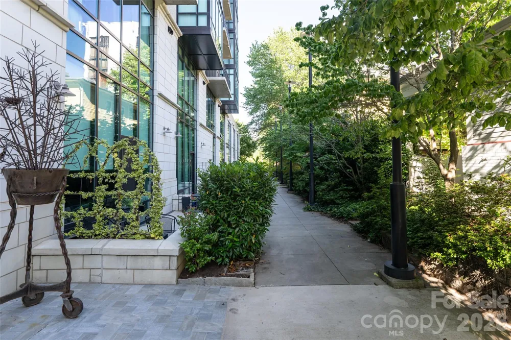60 unit #302 Market Street Asheville, NC 28801