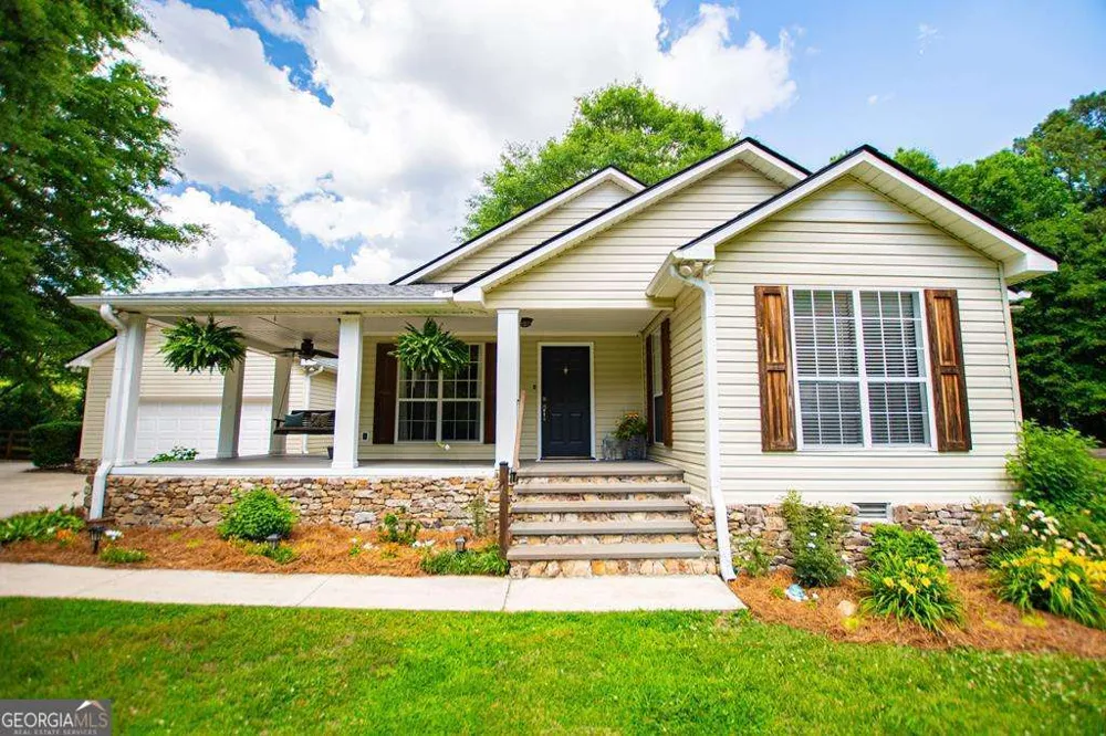 2 Pine Hill DR Ranburne, AL 36273