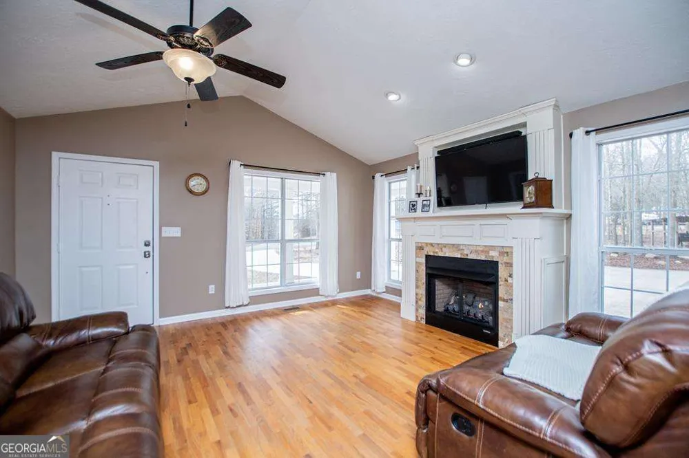 2 Pine Hill DR Ranburne, AL 36273