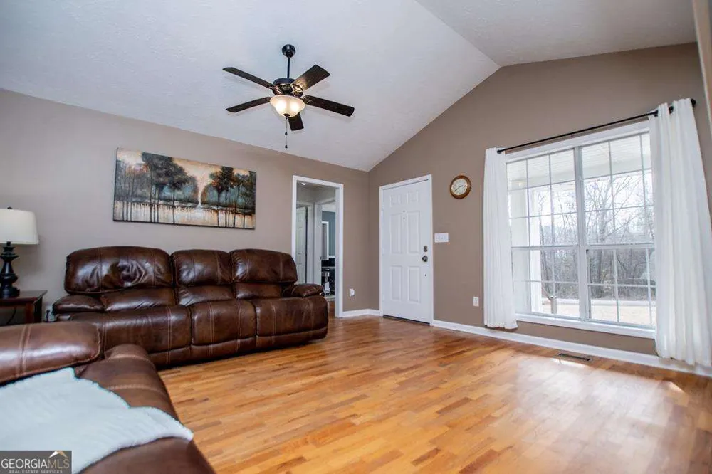 2 Pine Hill DR Ranburne, AL 36273