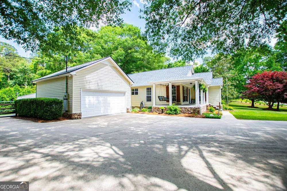 2 Pine Hill DR Ranburne, AL 36273