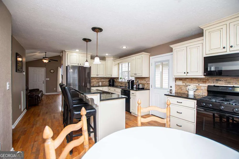 2 Pine Hill DR Ranburne, AL 36273