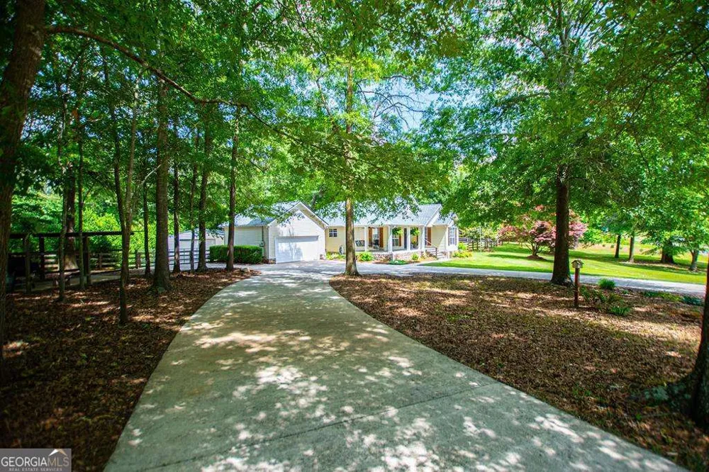 2 Pine Hill DR Ranburne, AL 36273