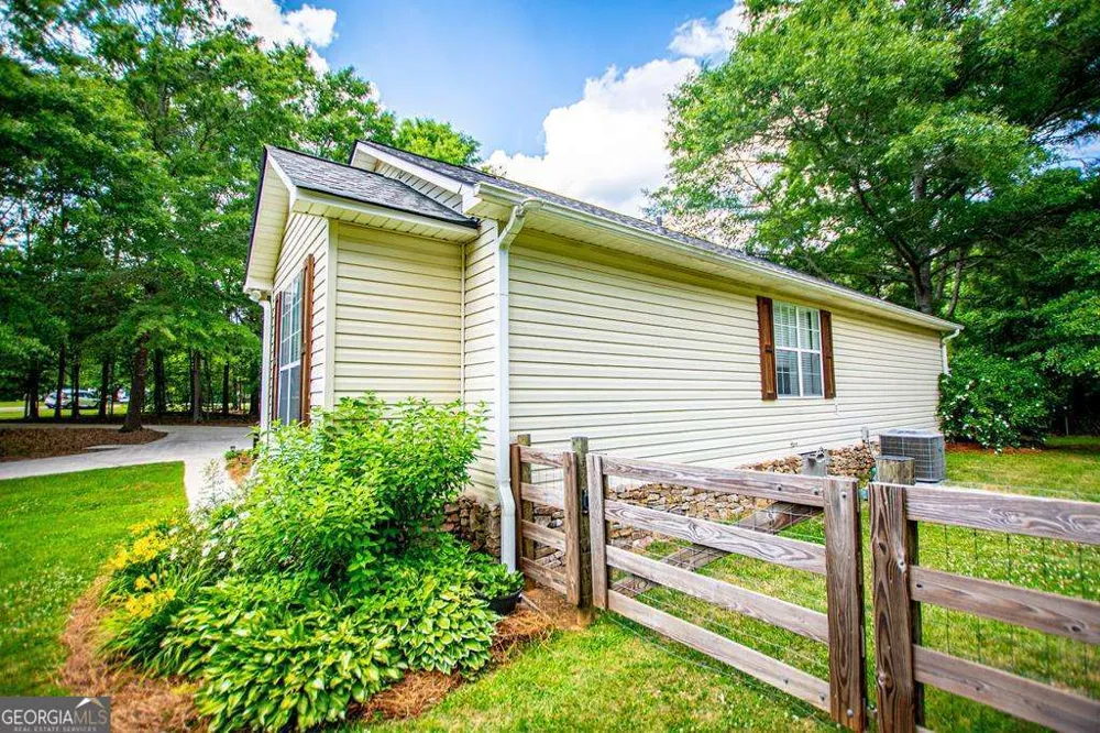 2 Pine Hill DR Ranburne, AL 36273