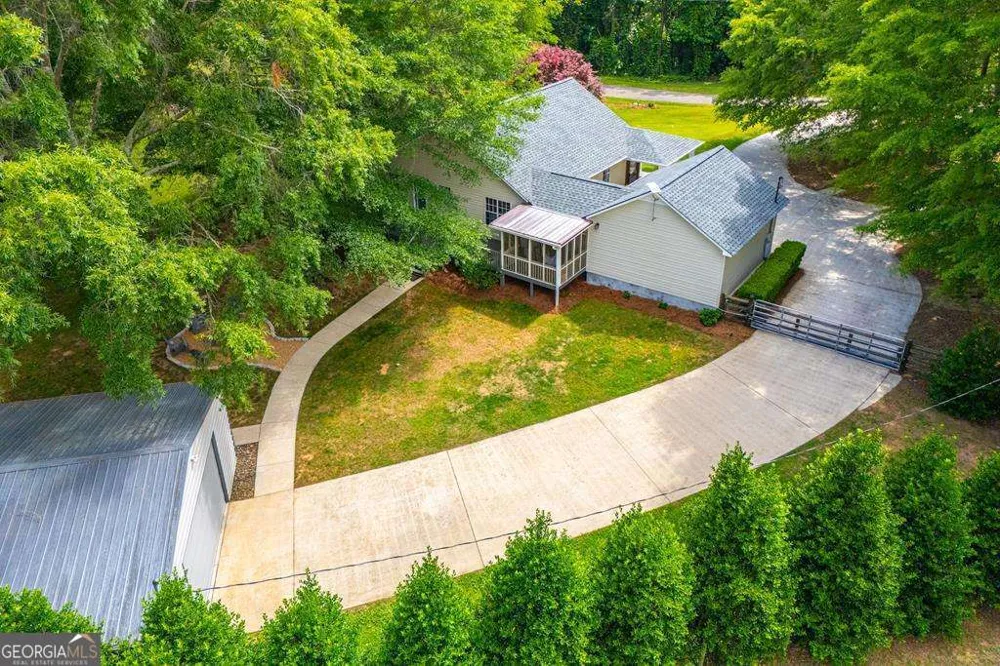 2 Pine Hill DR Ranburne, AL 36273