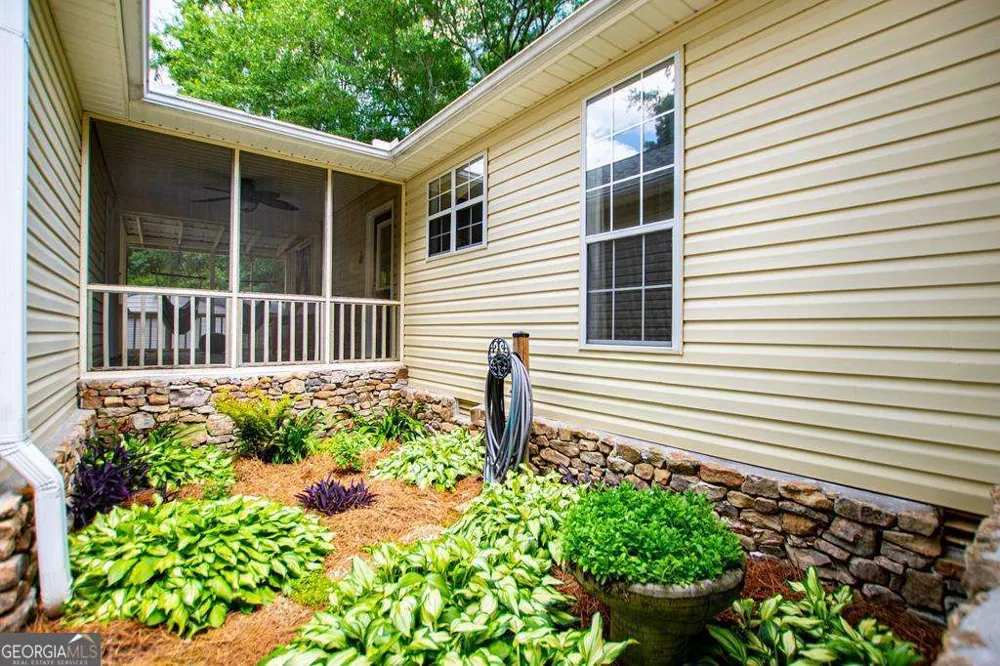 2 Pine Hill DR Ranburne, AL 36273