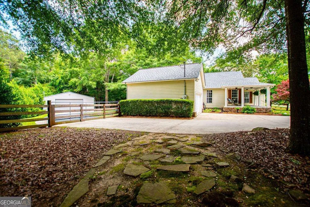 2 Pine Hill DR Ranburne, AL 36273