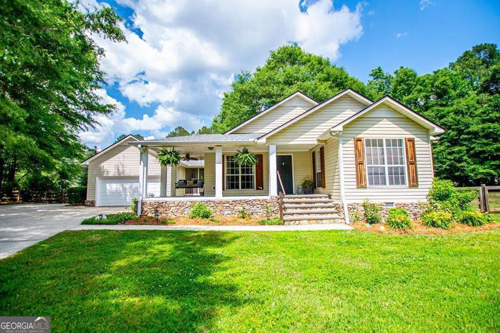 2 Pine Hill DR Ranburne, AL 36273