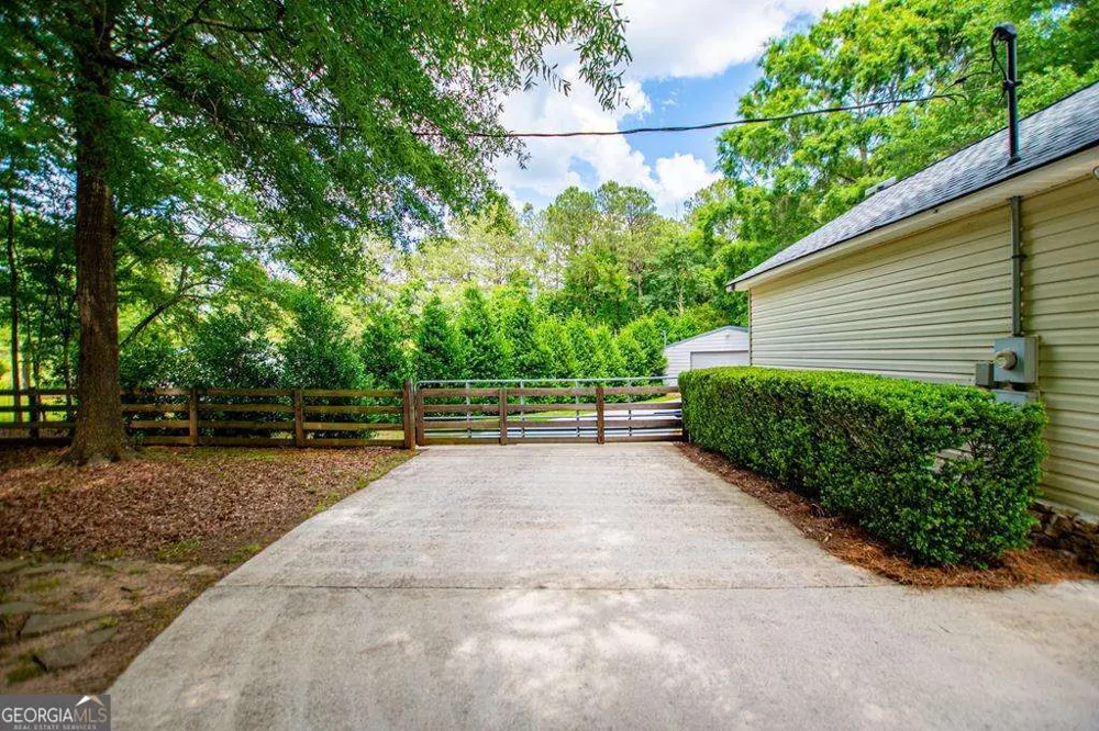 2 Pine Hill DR Ranburne, AL 36273