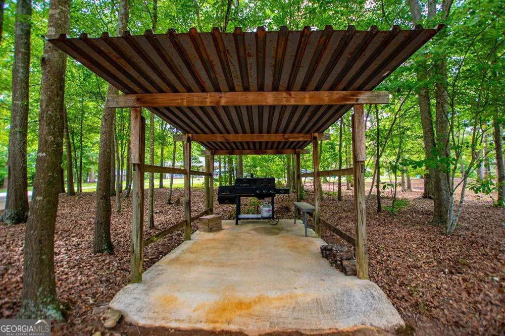 2 Pine Hill DR Ranburne, AL 36273