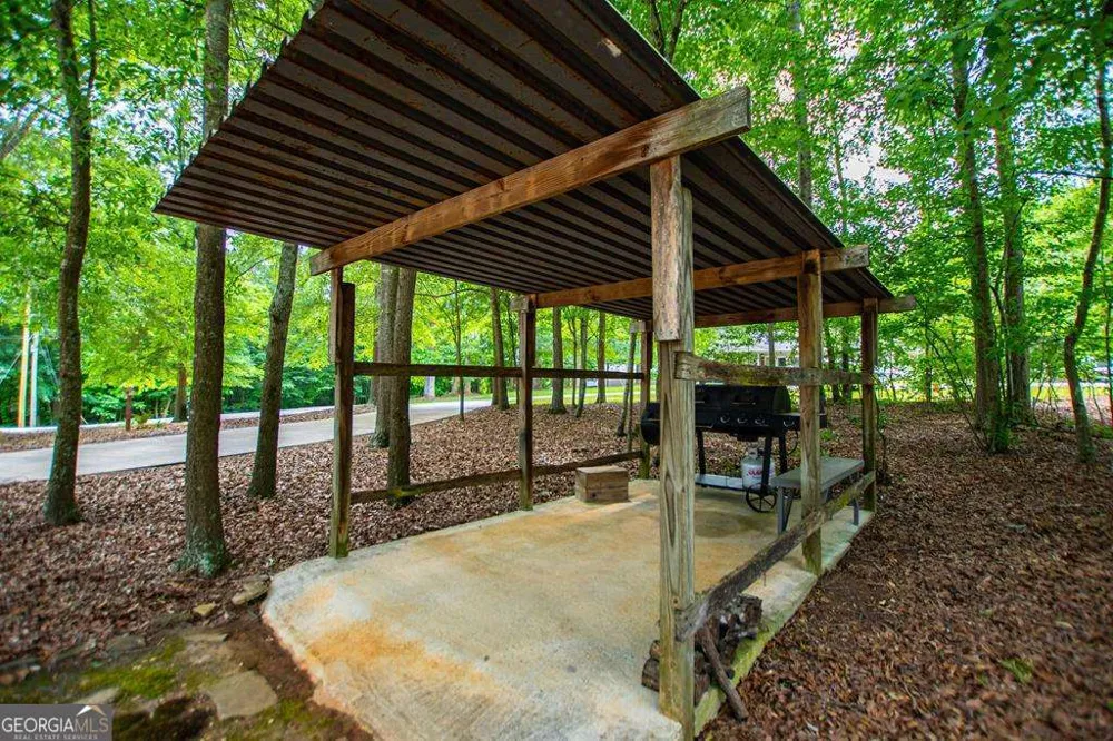 2 Pine Hill DR Ranburne, AL 36273