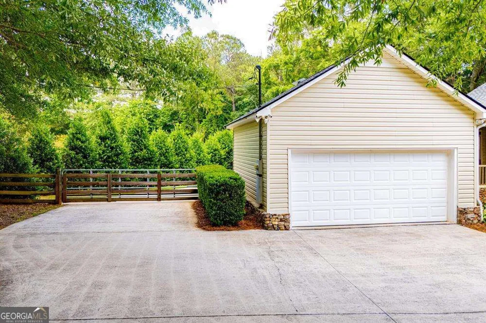 2 Pine Hill DR Ranburne, AL 36273