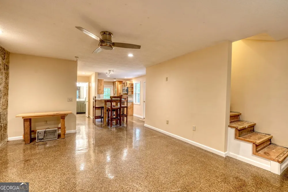 20 Eagle Heights RD Hiawassee, GA 30546