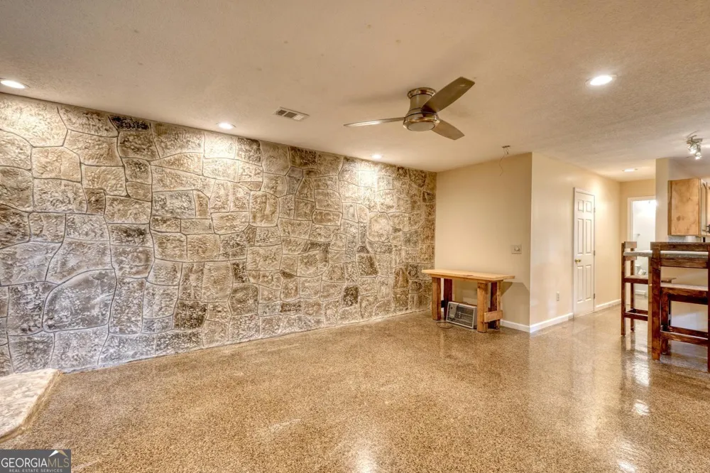 20 Eagle Heights RD Hiawassee, GA 30546