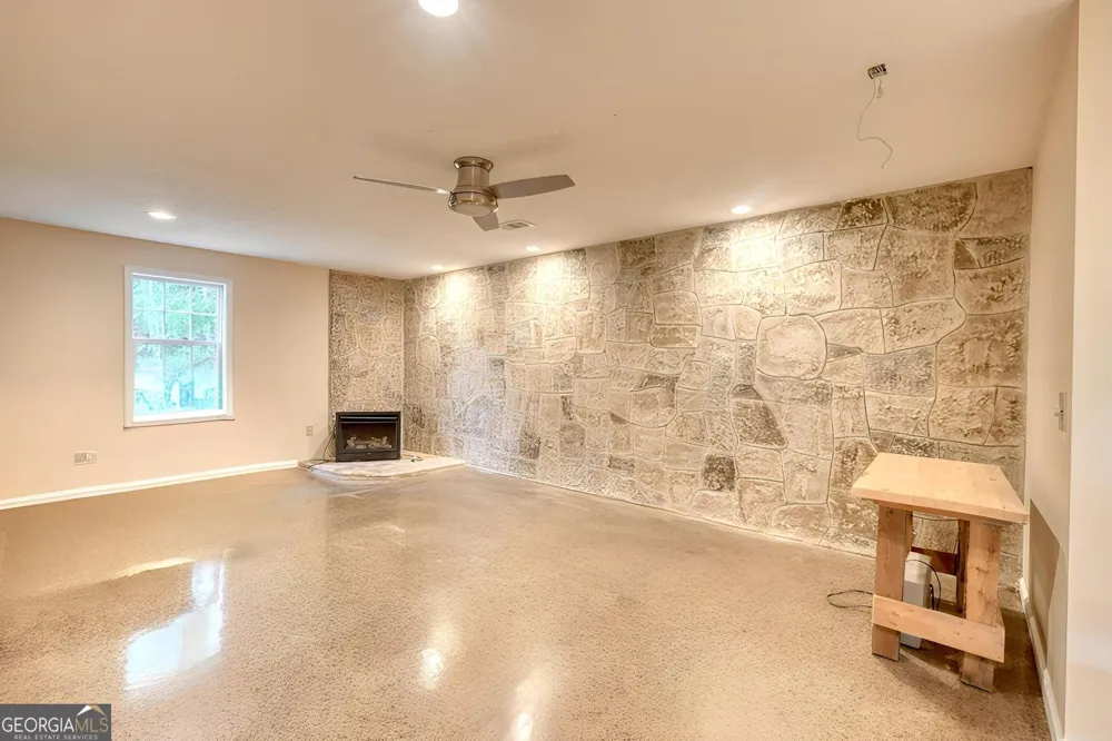 20 Eagle Heights RD Hiawassee, GA 30546