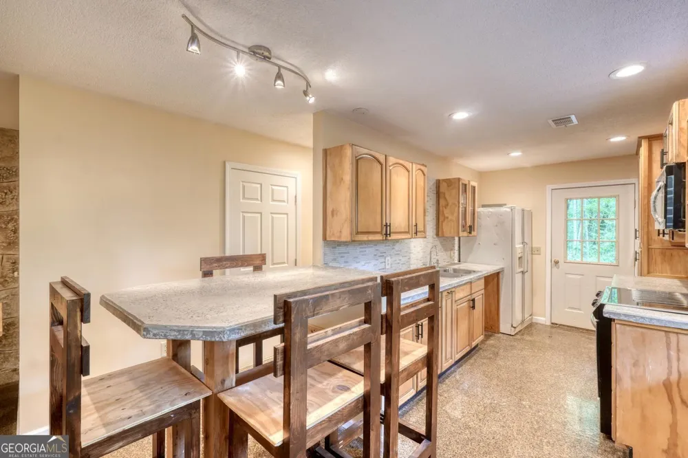 20 Eagle Heights RD Hiawassee, GA 30546