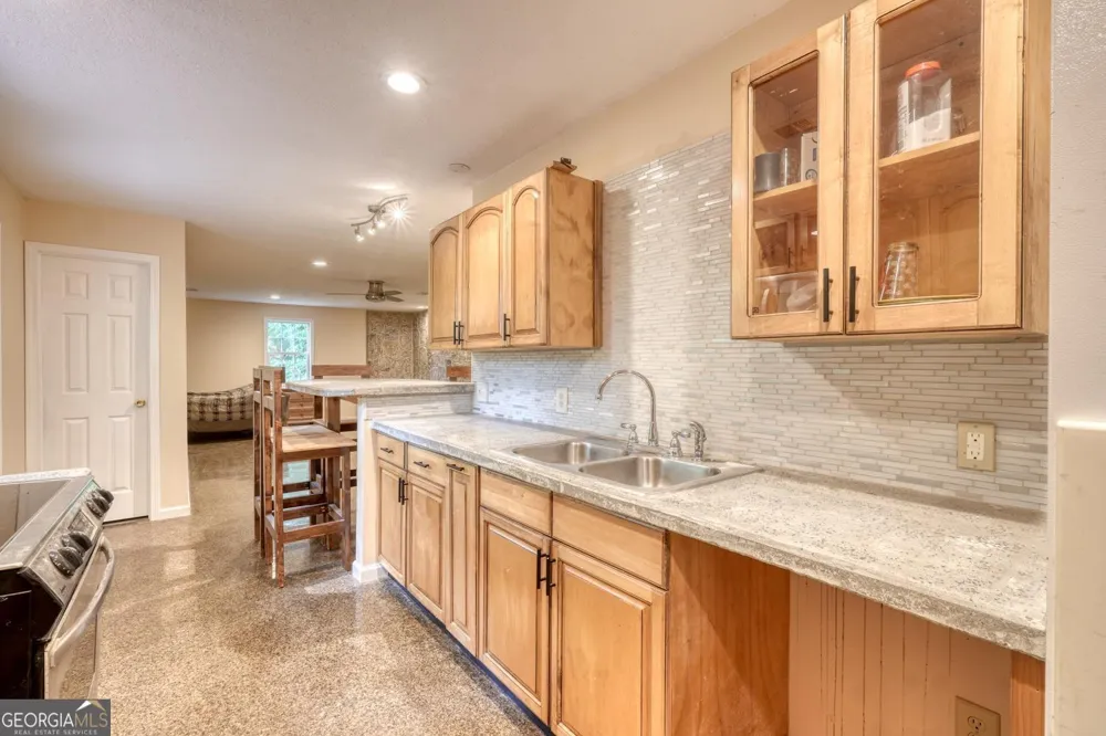 20 Eagle Heights RD Hiawassee, GA 30546