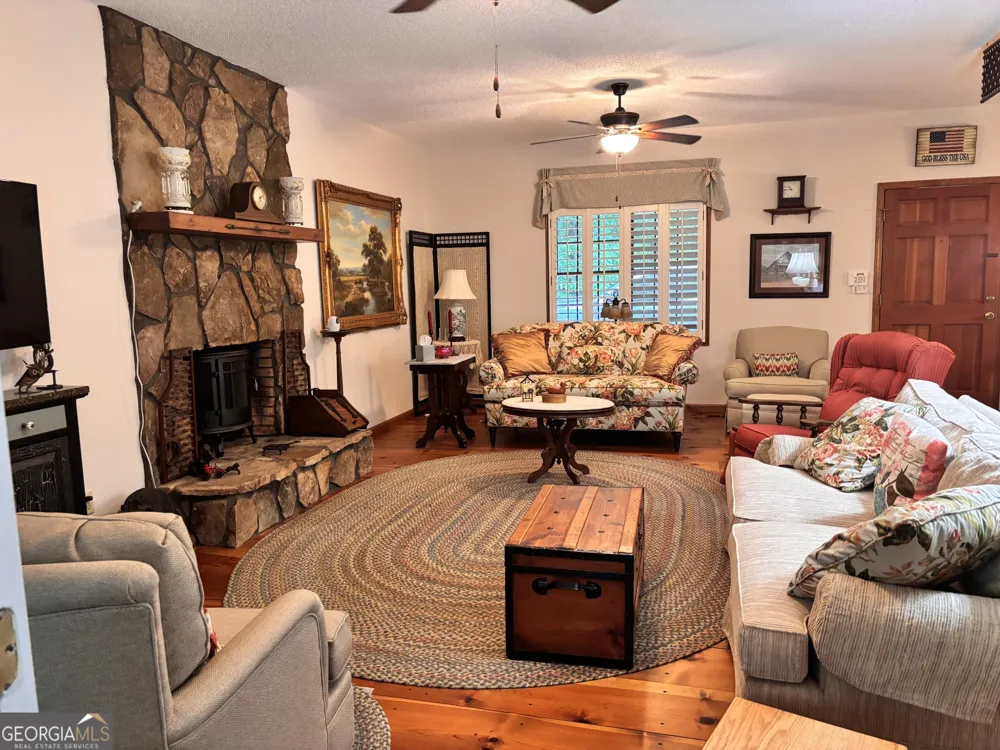 275 River Hill RD Cornelia, GA 30531