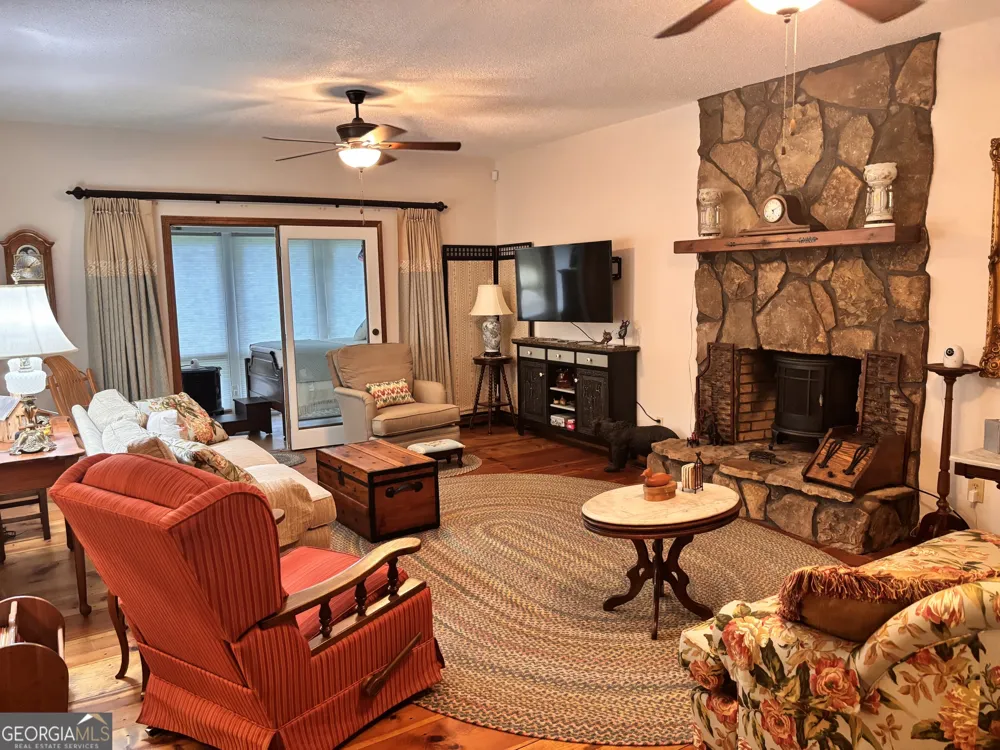 275 River Hill RD Cornelia, GA 30531