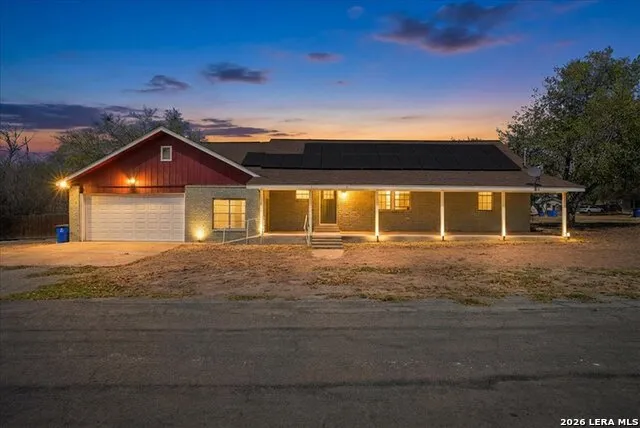 1601 Owens Ave Three Rivers, TX 78071