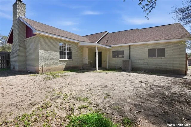 1601 Owens Ave Three Rivers, TX 78071