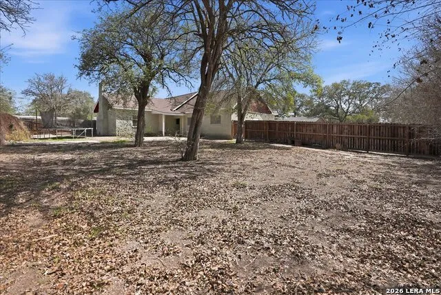 1601 Owens Ave Three Rivers, TX 78071