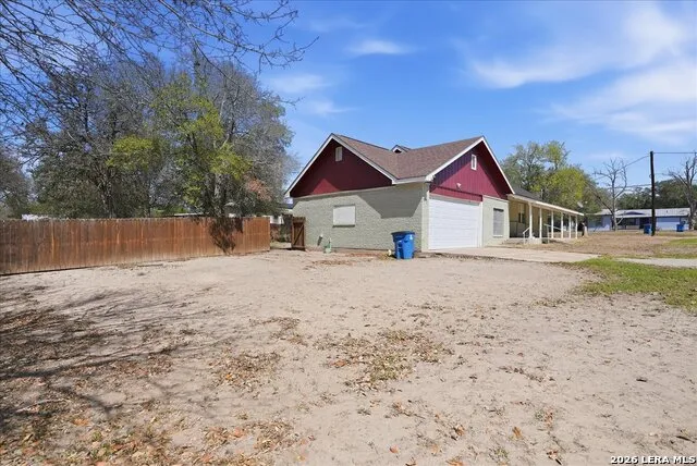 1601 Owens Ave Three Rivers, TX 78071