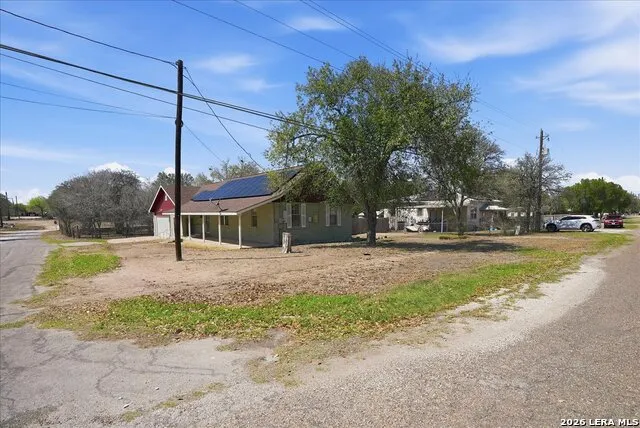 1601 Owens Ave Three Rivers, TX 78071