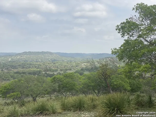 56 W Red Stage Pipe Creek, TX 78063