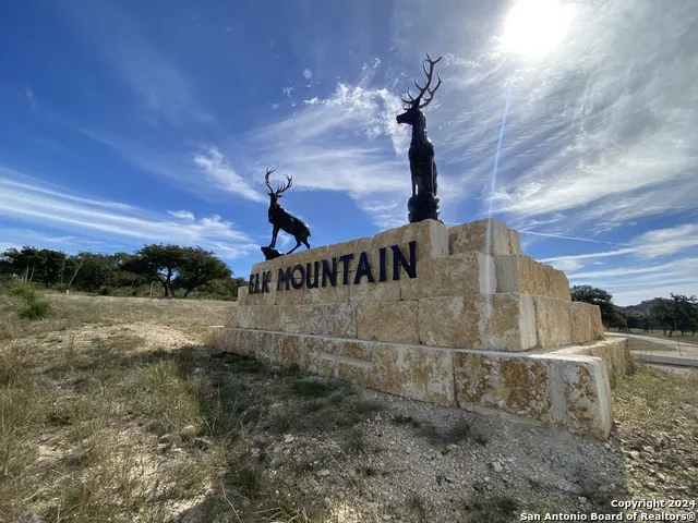 56 W Red Stage Pipe Creek, TX 78063