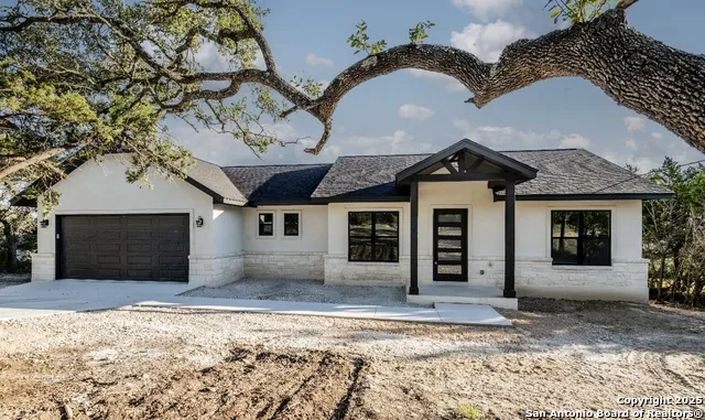 1229 Stallion Springs Dr Fischer, TX 78623