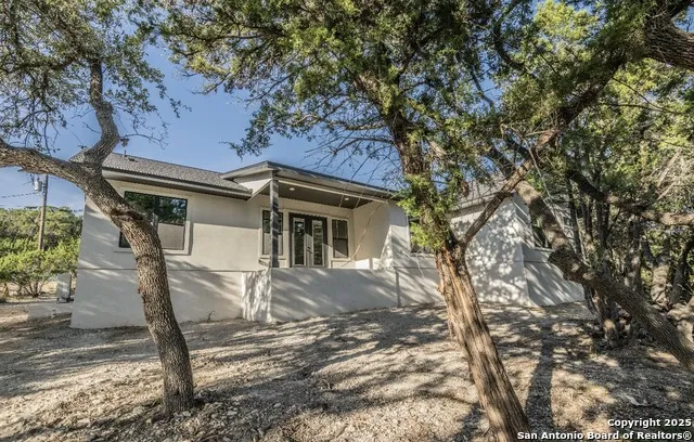 1229 Stallion Springs Dr Fischer, TX 78623
