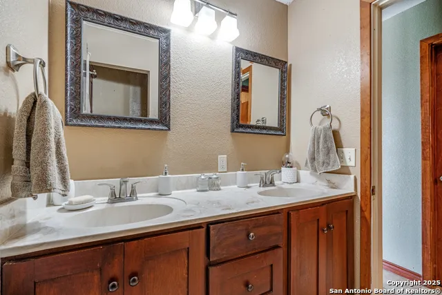300 County Road 324 Adkins, TX 78101
