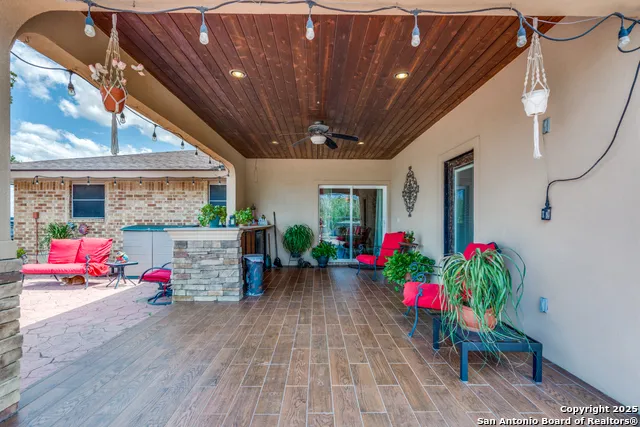 300 County Road 324 Adkins, TX 78101