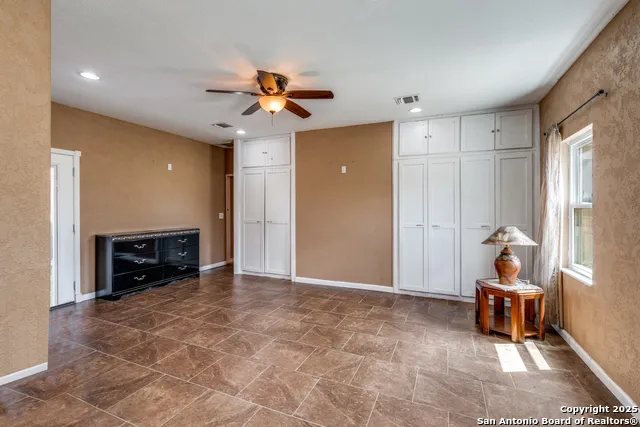 300 County Road 324 Adkins, TX 78101