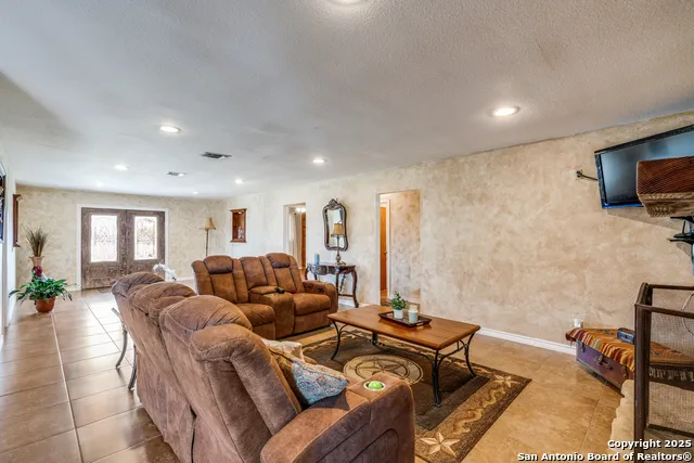 300 County Road 324 Adkins, TX 78101