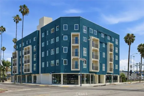 1818 S Norton Avenue #401