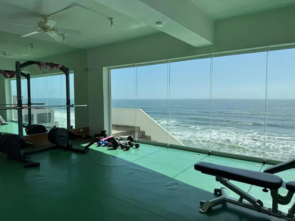 21 C Oceano Pacifico Other, CA 99999