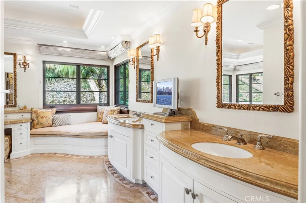 64 Laurel Drive Rancho Palos Verdes, CA 90275