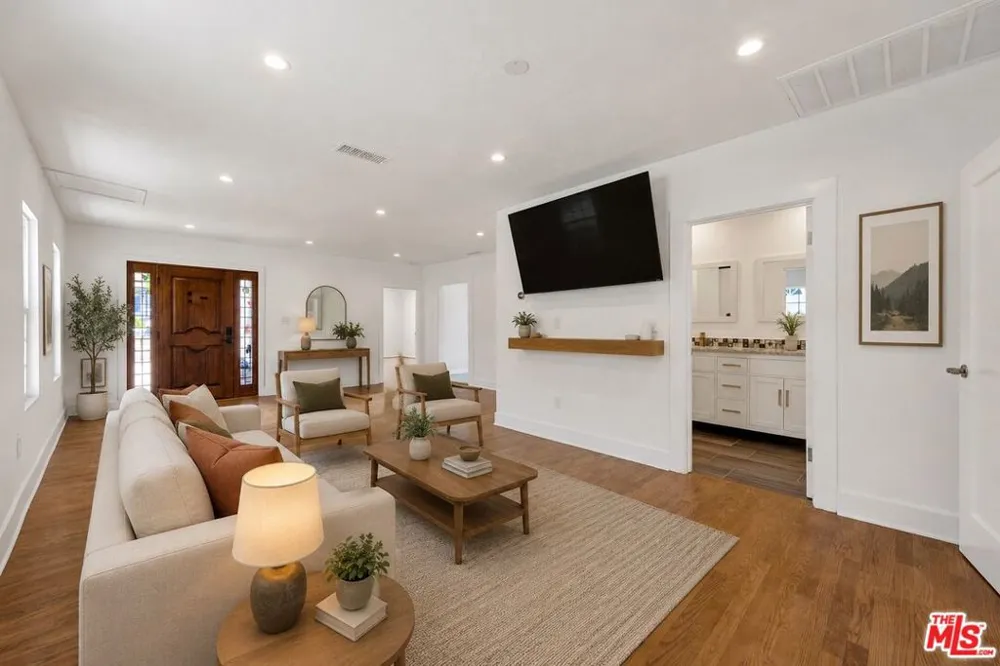 4157 W Avenue 40 Los Angeles, CA 90065