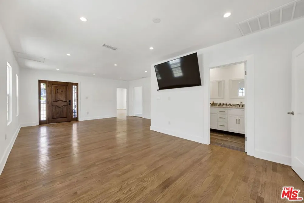 4157 W Avenue 40 Los Angeles, CA 90065