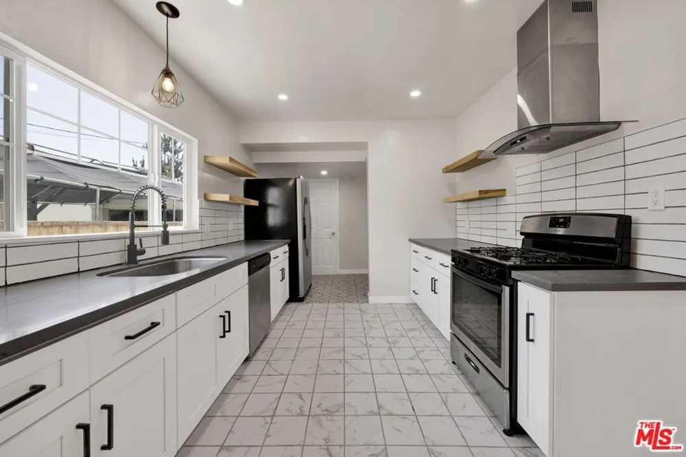 4157 W Avenue 40 Los Angeles, CA 90065